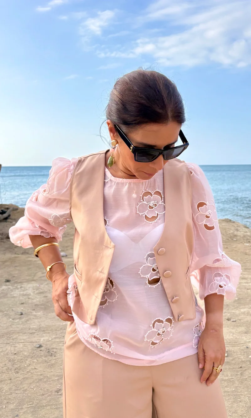 Blusa Flores Caladas — foto 1