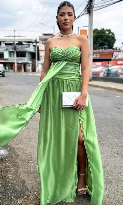 Vestido Satinado Abertura
