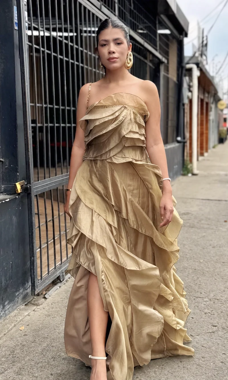 Vestido Largo Volantes Dorado — foto 1