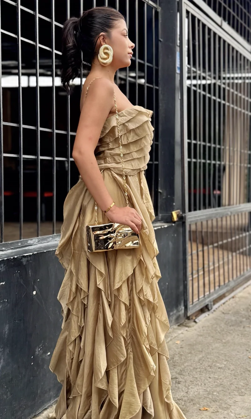 Vestido Largo Volantes Dorado — foto 3